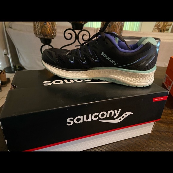 Saucony running shoe size 8 . Barely worn - Picture 2 of 6